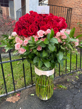 Load image into Gallery viewer, 100 Long stem Roses with Spray Roses
