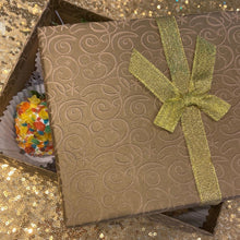 Load image into Gallery viewer, Cereal strawberries
