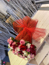 Load image into Gallery viewer, Glamour Bouquet
