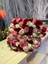 Load image into Gallery viewer, Glamour Bouquet
